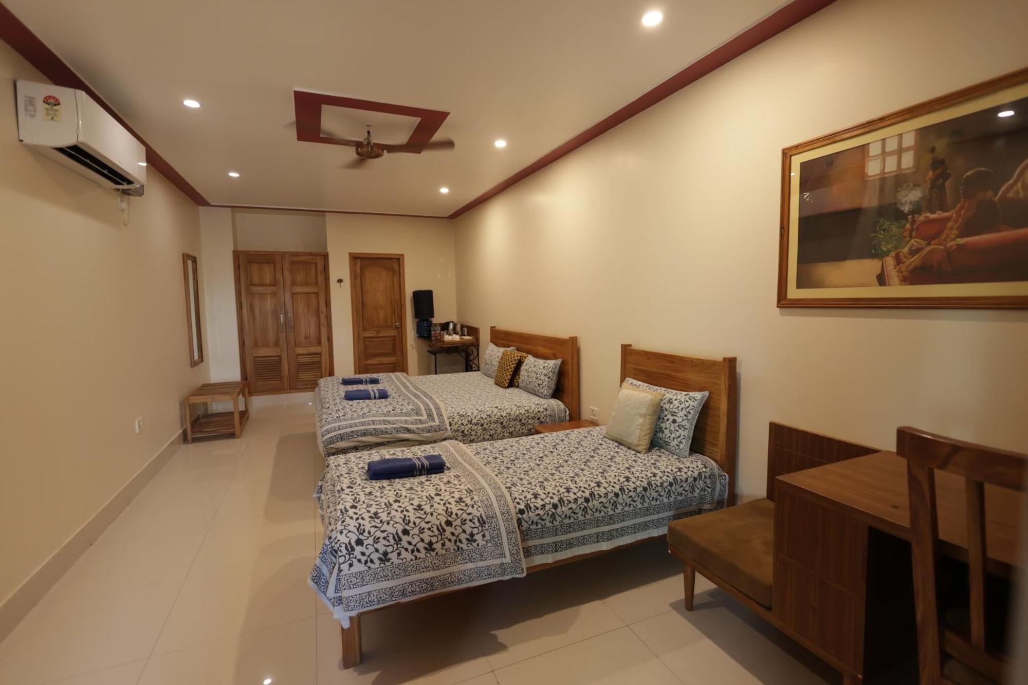Mvt Guesthouse & Restaurant Vrindāvan Eksteriør billede