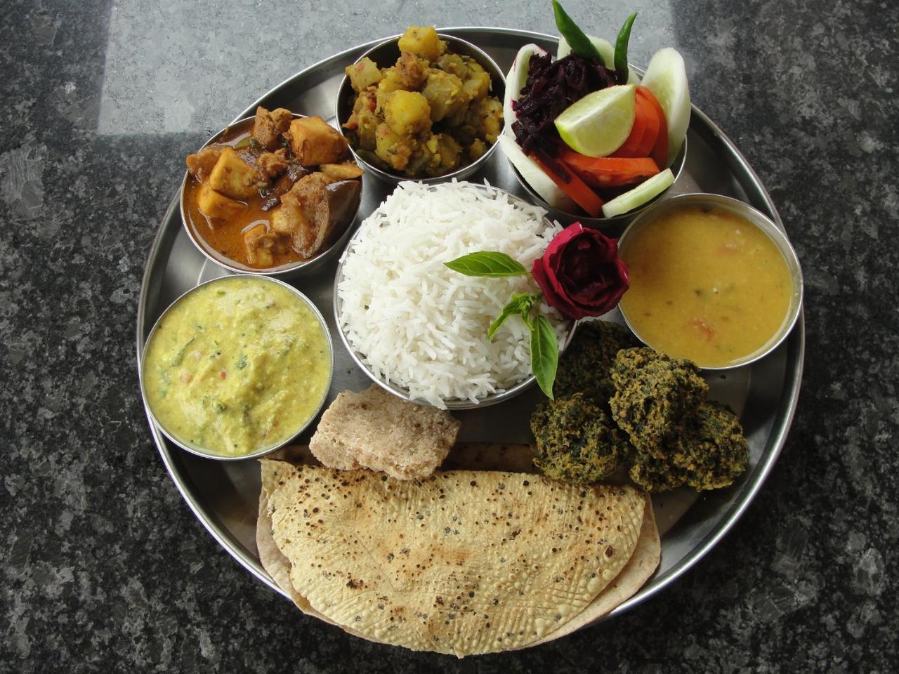 Mvt Guesthouse & Restaurant Vrindāvan Eksteriør billede