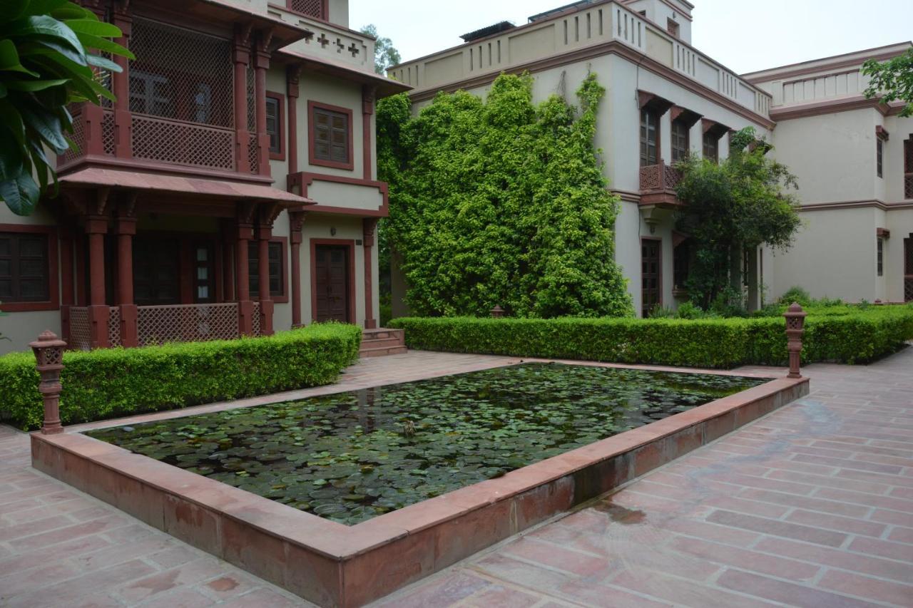 Mvt Guesthouse & Restaurant Vrindāvan Eksteriør billede