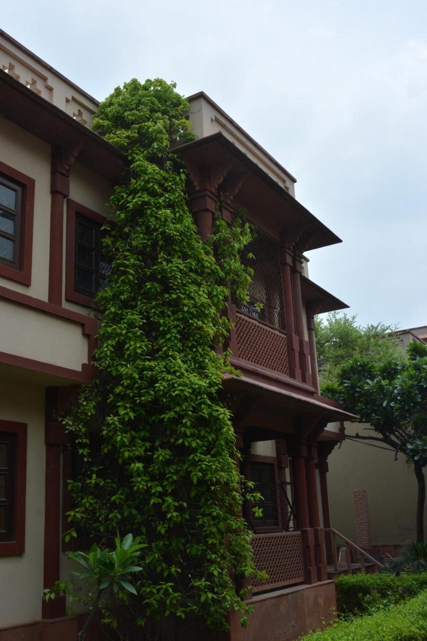 Mvt Guesthouse & Restaurant Vrindāvan Eksteriør billede