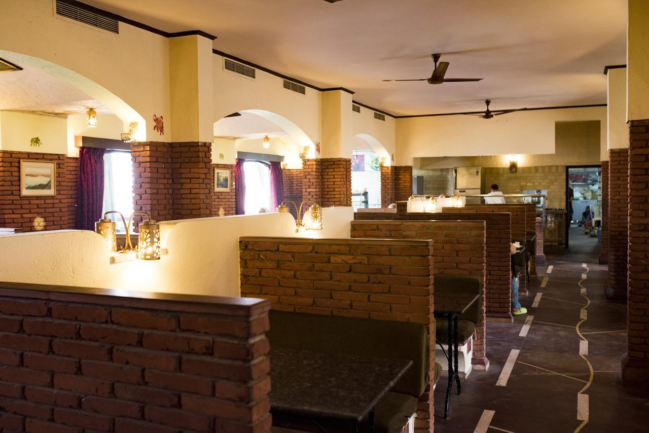 Mvt Guesthouse & Restaurant Vrindāvan Eksteriør billede